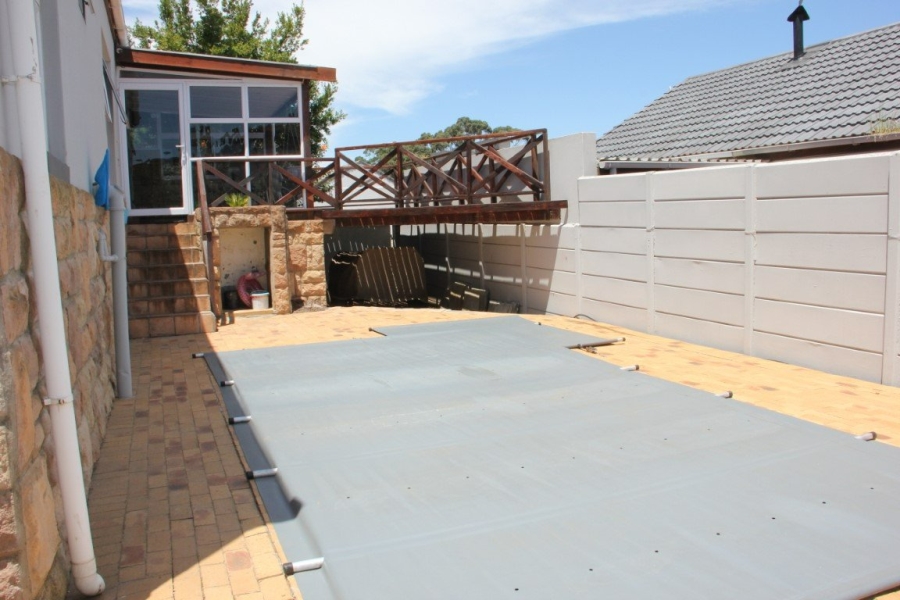 To Let 3 Bedroom Property for Rent in Heldervue Western Cape